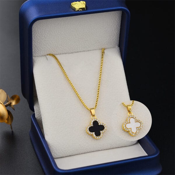 Sweet Alhambra Pendant Necklace